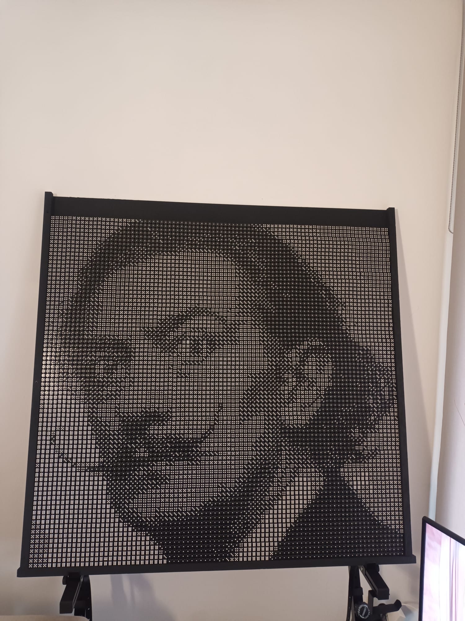 Portrait de Salvador Dali réalisé en mosaïque de dés à jouer