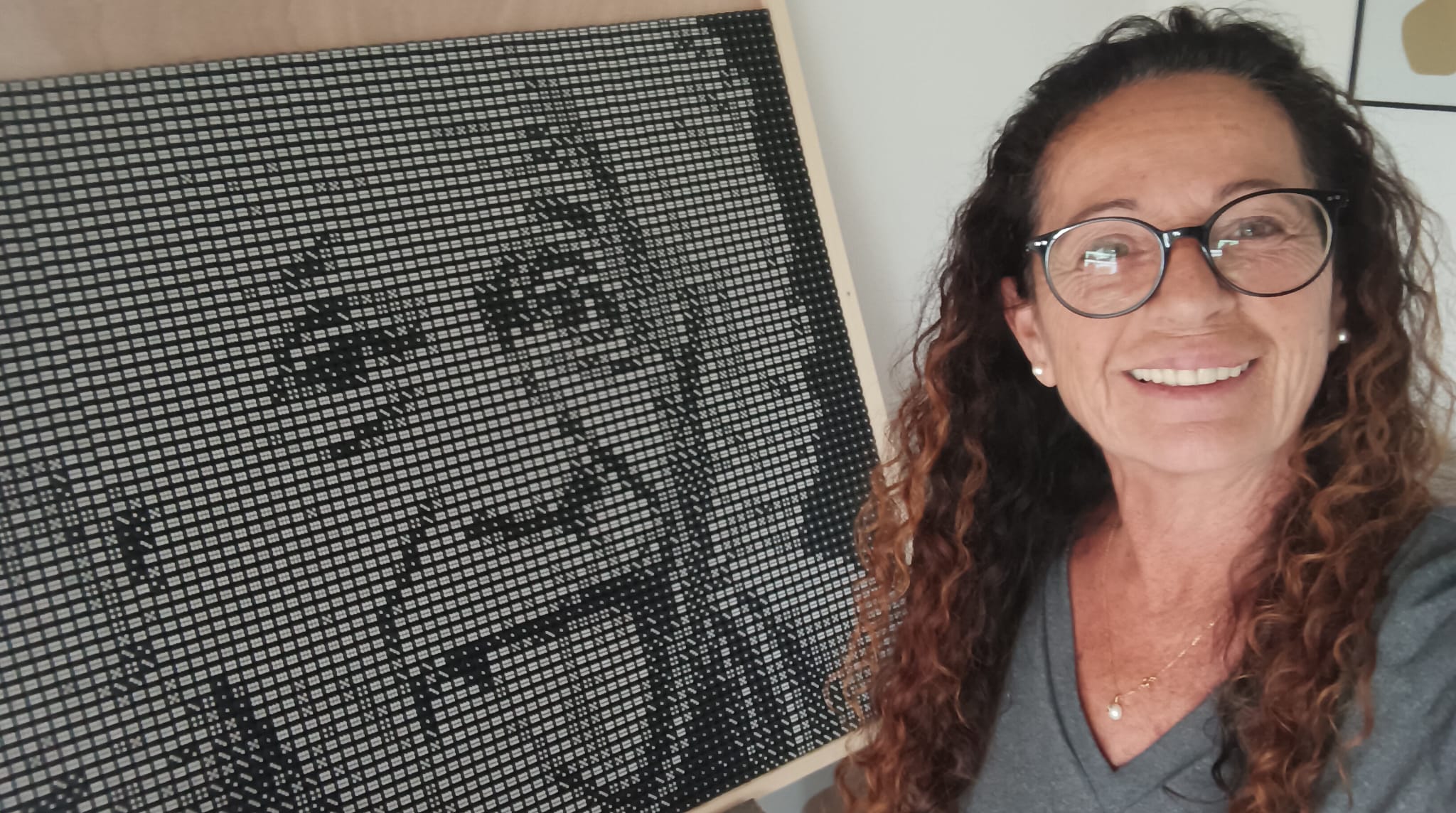Portrait d'Albert Einstein en dés et l'artiste en atelier